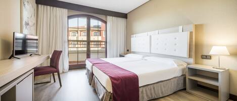 1 chambre, minibar, coffres-forts dans les chambres, bureau