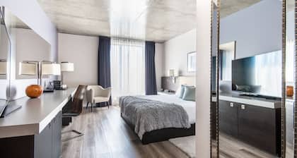 HOTEL 10