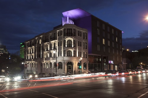 HOTEL 10
