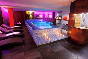 Een sauna, een bubbelbad, een Turks bad/hammam, massagebehandelingen