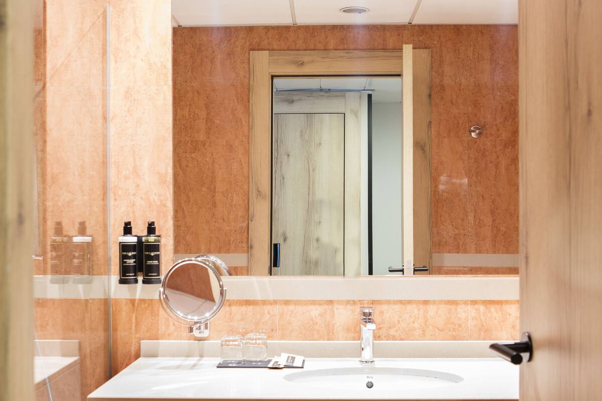 designer toiletries, hair dryer, bidet, towels