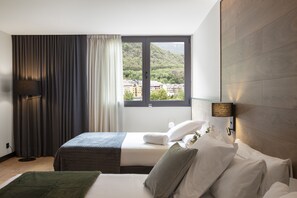 Hochwertige Bettwaren, Daunenbettdecken, Minibar, Zimmersafe