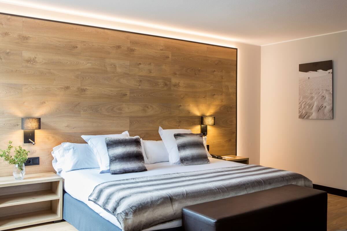 suite | premium bedding, down duvets, minibar, in-room safe