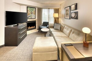 Suite, Multiple Beds | Living room | 32-inch LCD TV with cable channels, TV, pay movies