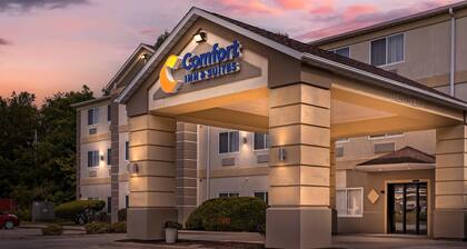 Comfort Inn & Suites East Moline near I-80