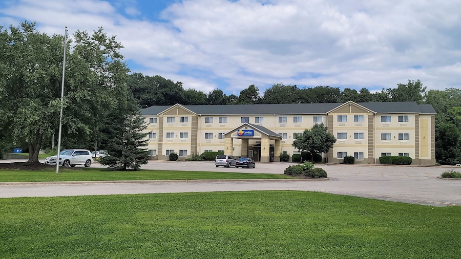 Comfort Inn & Suites East Moline near I-80