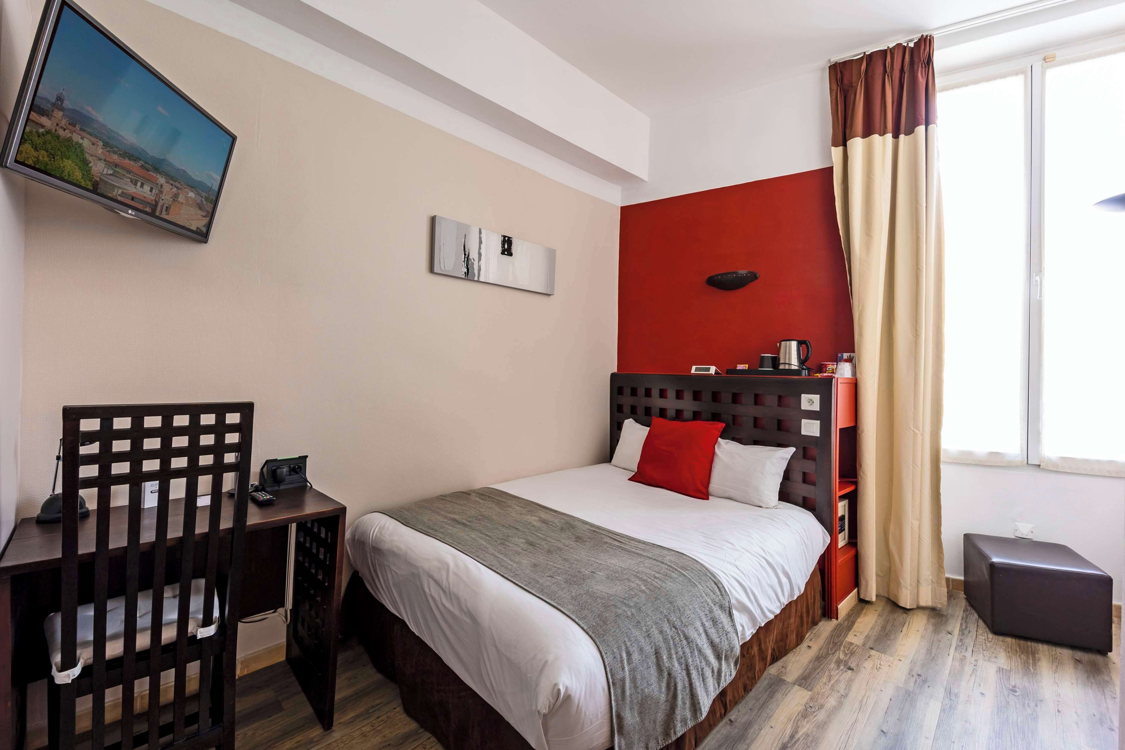 Minibar, in-room safe, desk, soundproofing