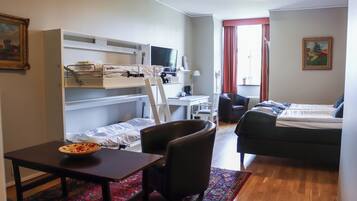 Family Room | 1 bedroom, hypo-allergenic bedding, down duvets, desk