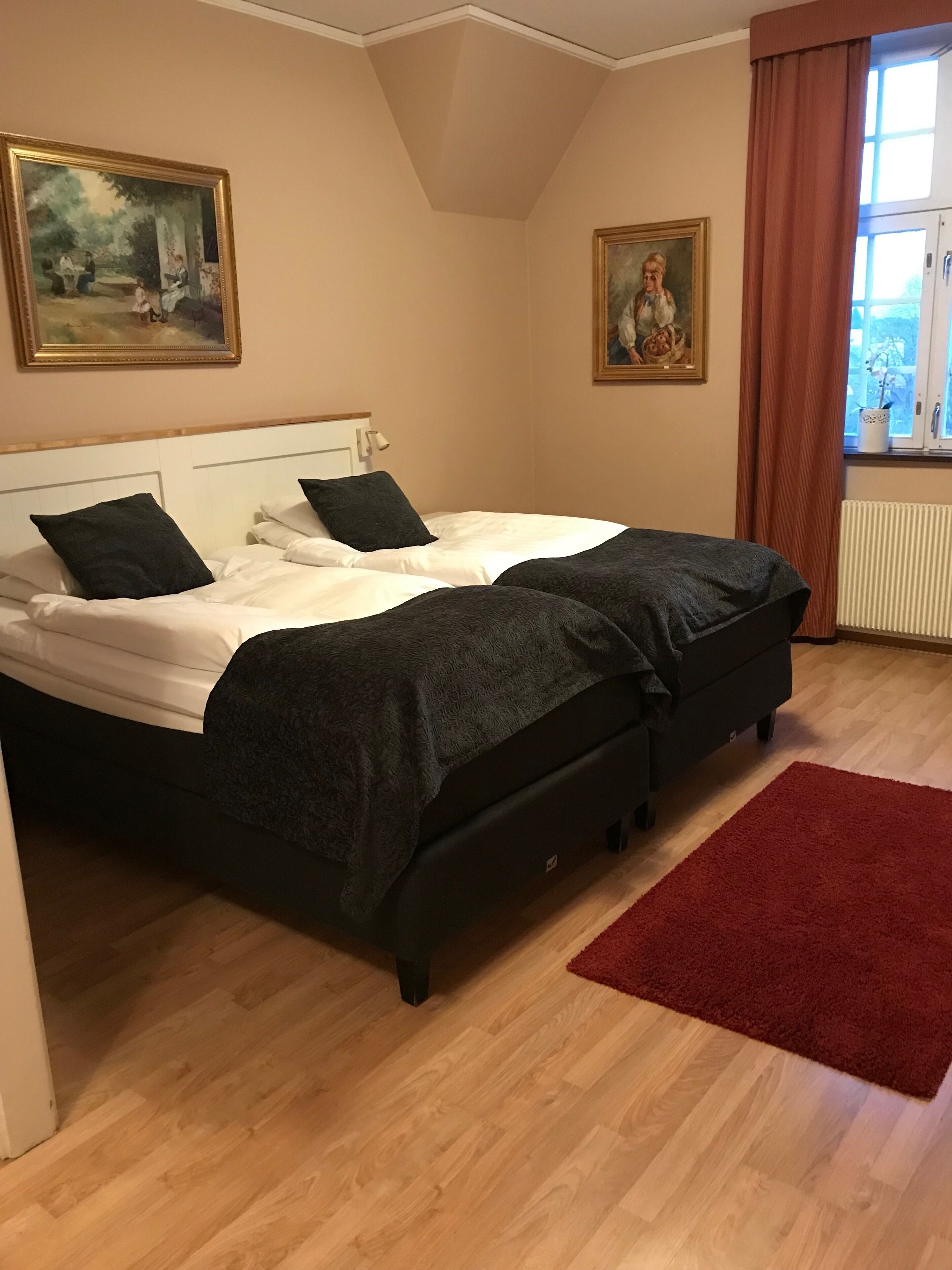 family room (2 adult, 1 child) | 1 bedroom, hypo-allergenic bedding, down duvets, desk
