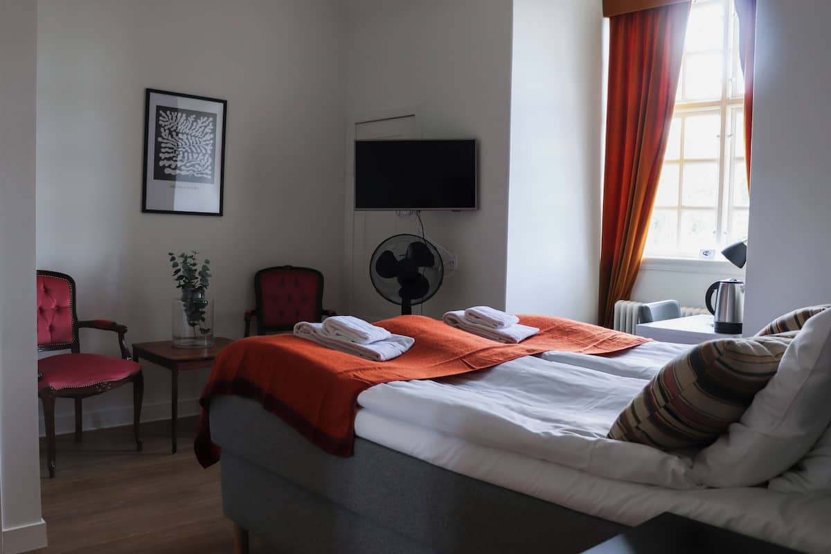Deluxe Double Room | 1 bilik tidur, peralatan tempat tidur hipoalergenik, gebar bulu kapas