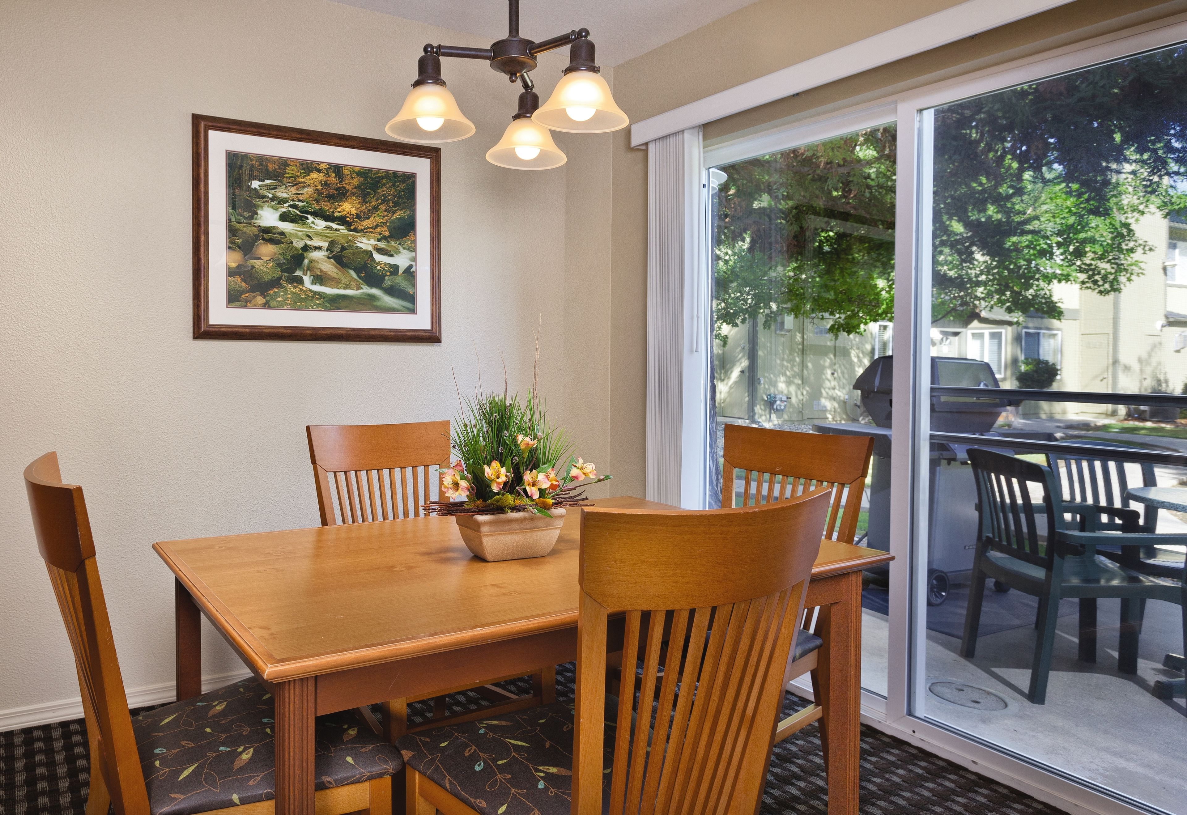 deluxe condo, 2 bedrooms, kitchen | in-room dining