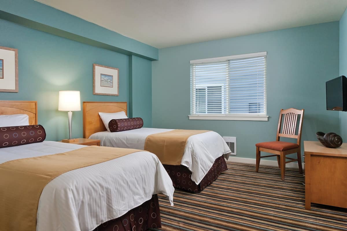 standard condo, 2 bedrooms, non smoking, kitchen | iron/ironing board, wifi, bed sheets