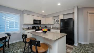 Standard Condo, 2 Bedrooms, Non Smoking, Kitchen | Shared kitchen | Full-size fridge, microwave, oven, dishwasher