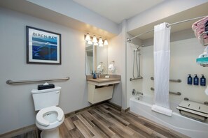 Ensemble douche/baignoire, articles de toilette gratuits, sèche-cheveux
