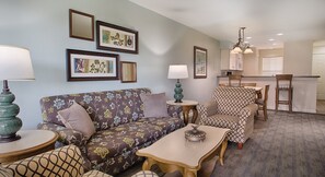 Apartment, 1 Bedroom | Living room | LCD TV, fireplace - WorldMark Branson (Branson)