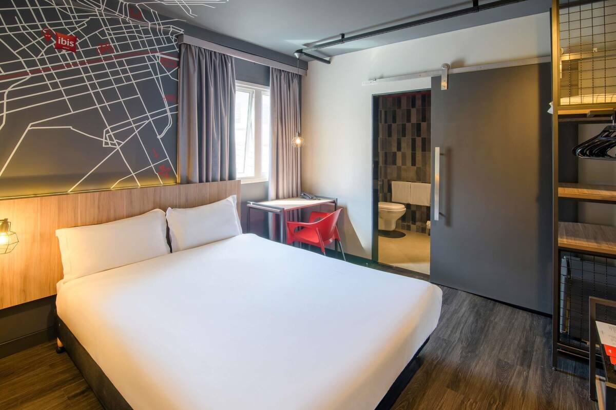 Apartamento, 1 cama de casal, acessível | Frigobar, cofres nos quartos, escrivaninha, quartos à prova de som