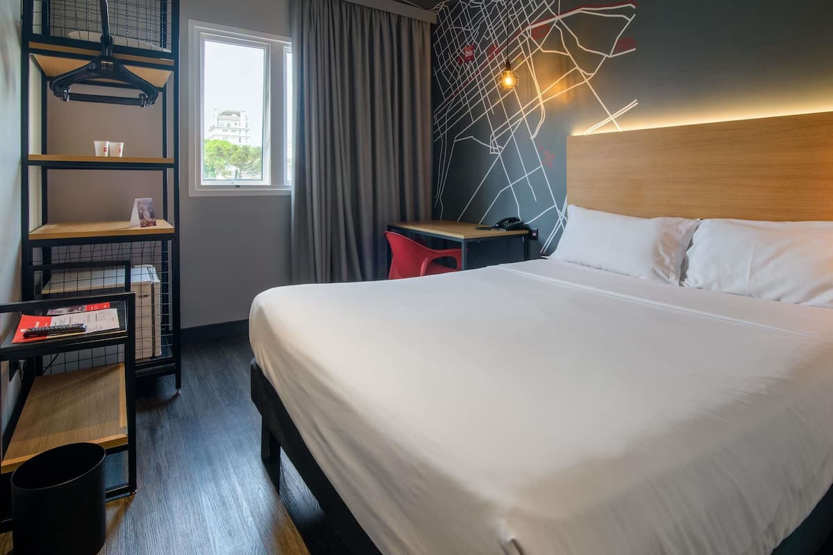 Standard Apartment, 1 Double Bed | Minibar, in-room safe, desk, soundproofing