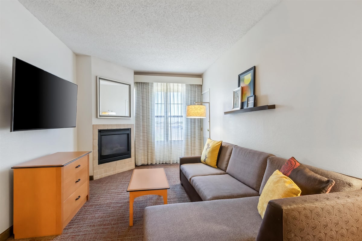 Suite, Multiple Beds, Roll-in Shower | Desk, iron/ironing board, free rollaway beds, free WiFi