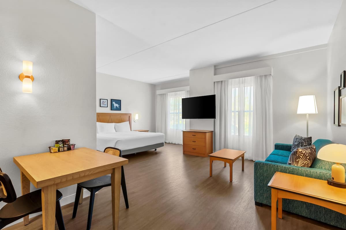 Studiosuite, 1 kingsize-seng | Skrivebord, strykejern/-brett og ekstrasenger (inkludert)