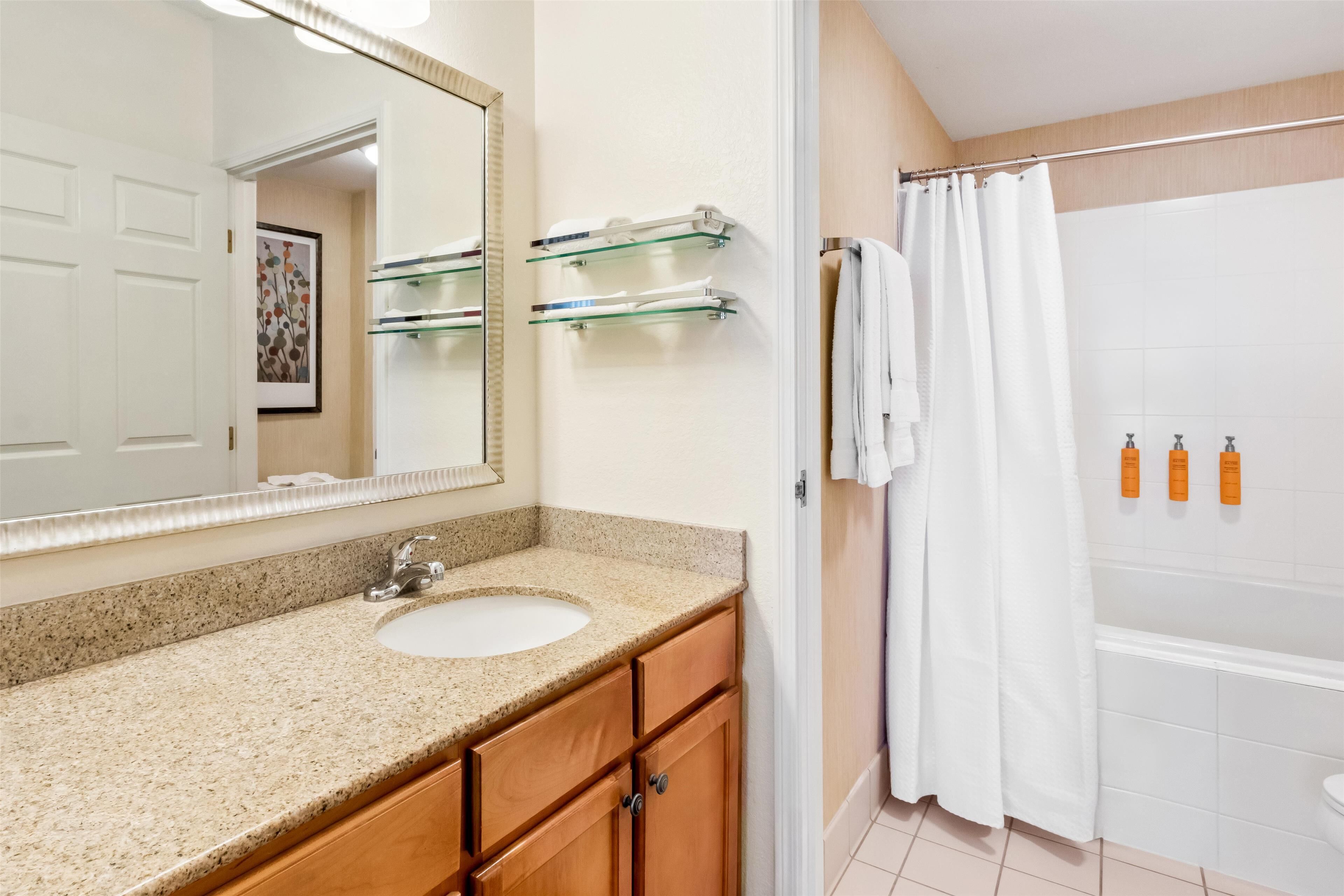 studio suite, 1 king bed | bathroom | combined shower/bathtub, free toiletries, hair dryer, towels
