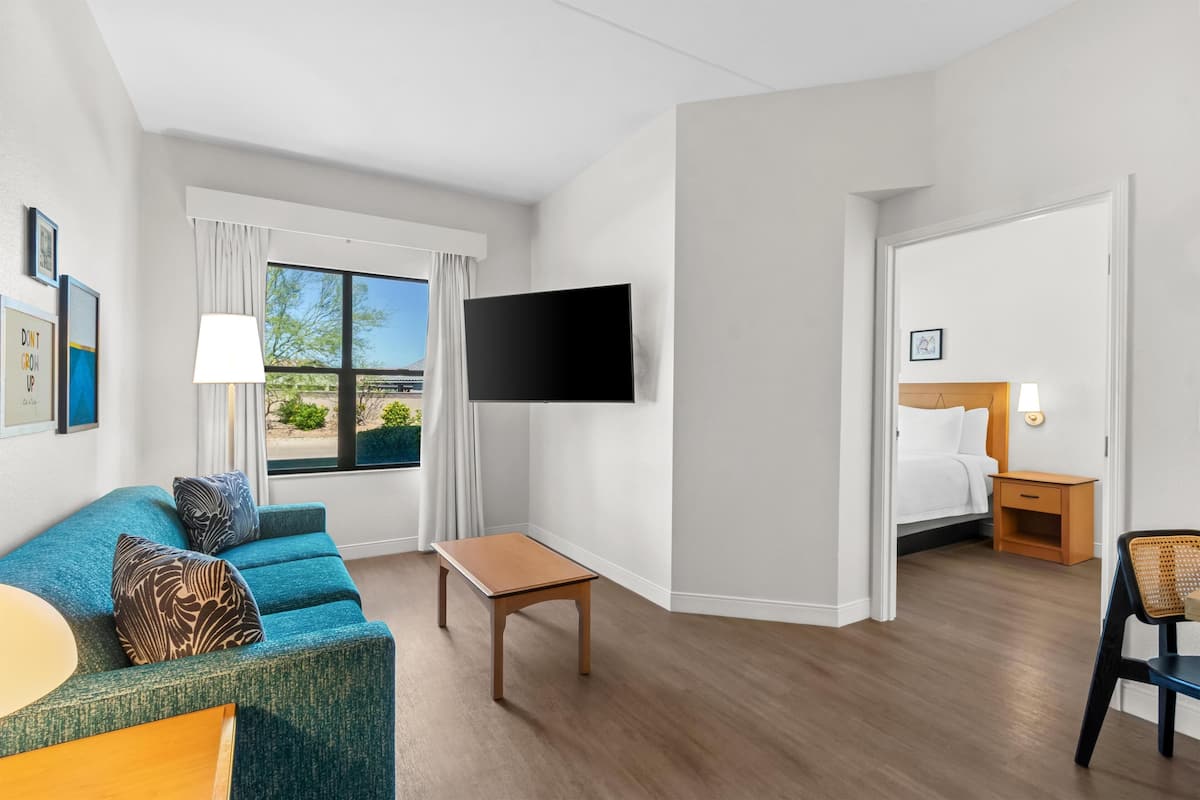 Suite, 1 King Bed | Desk, iron/ironing board, free rollaway beds, free WiFi