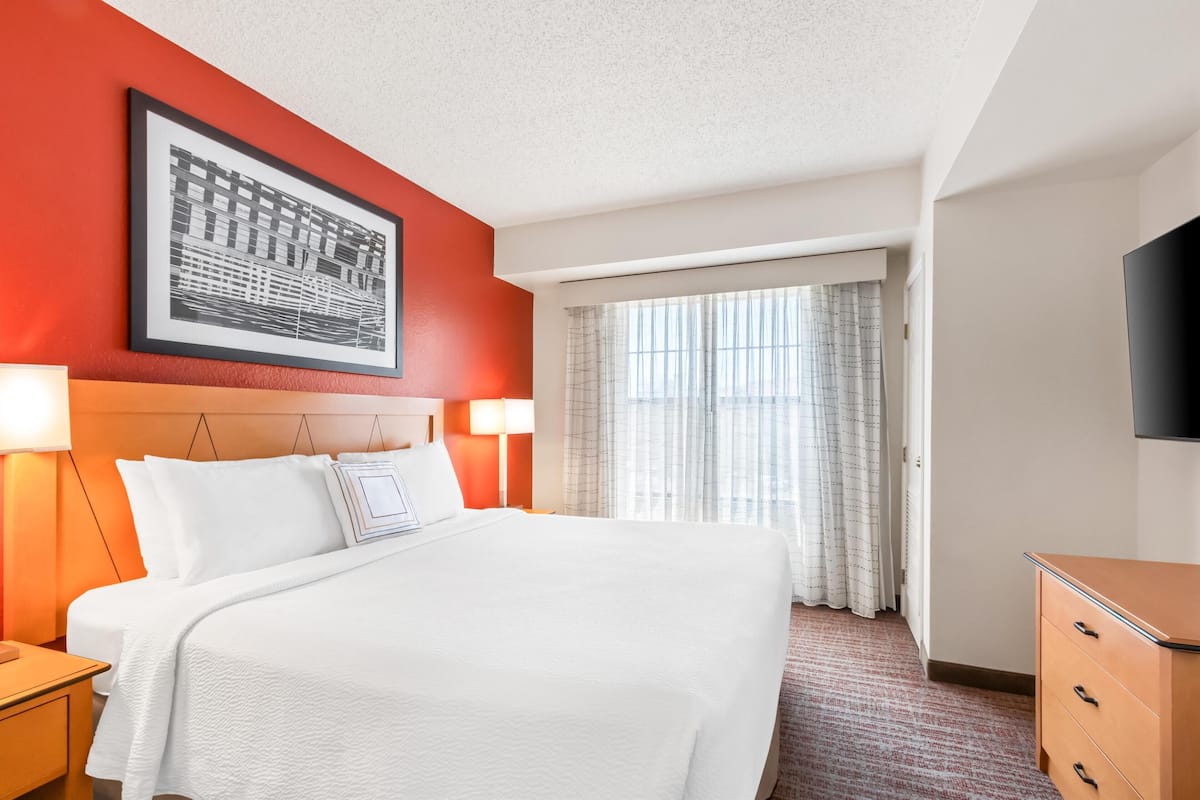 Suite, 1 King Bed | Desk, iron/ironing board, free rollaway beds, free WiFi