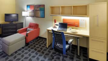 Smart TV, Netflix, DVD player