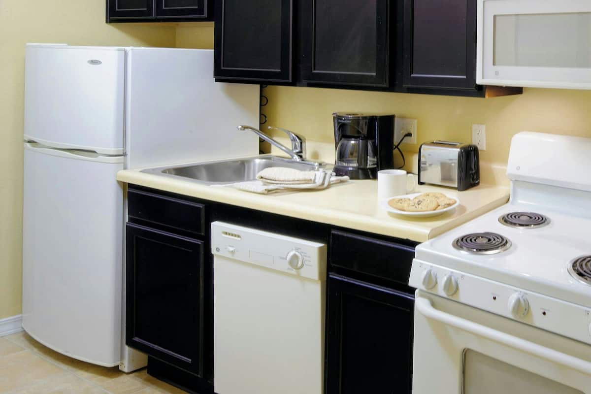 suite, 1 bedroom, non smoking | 1 bedroom, premium bedding, in-room safe, desk