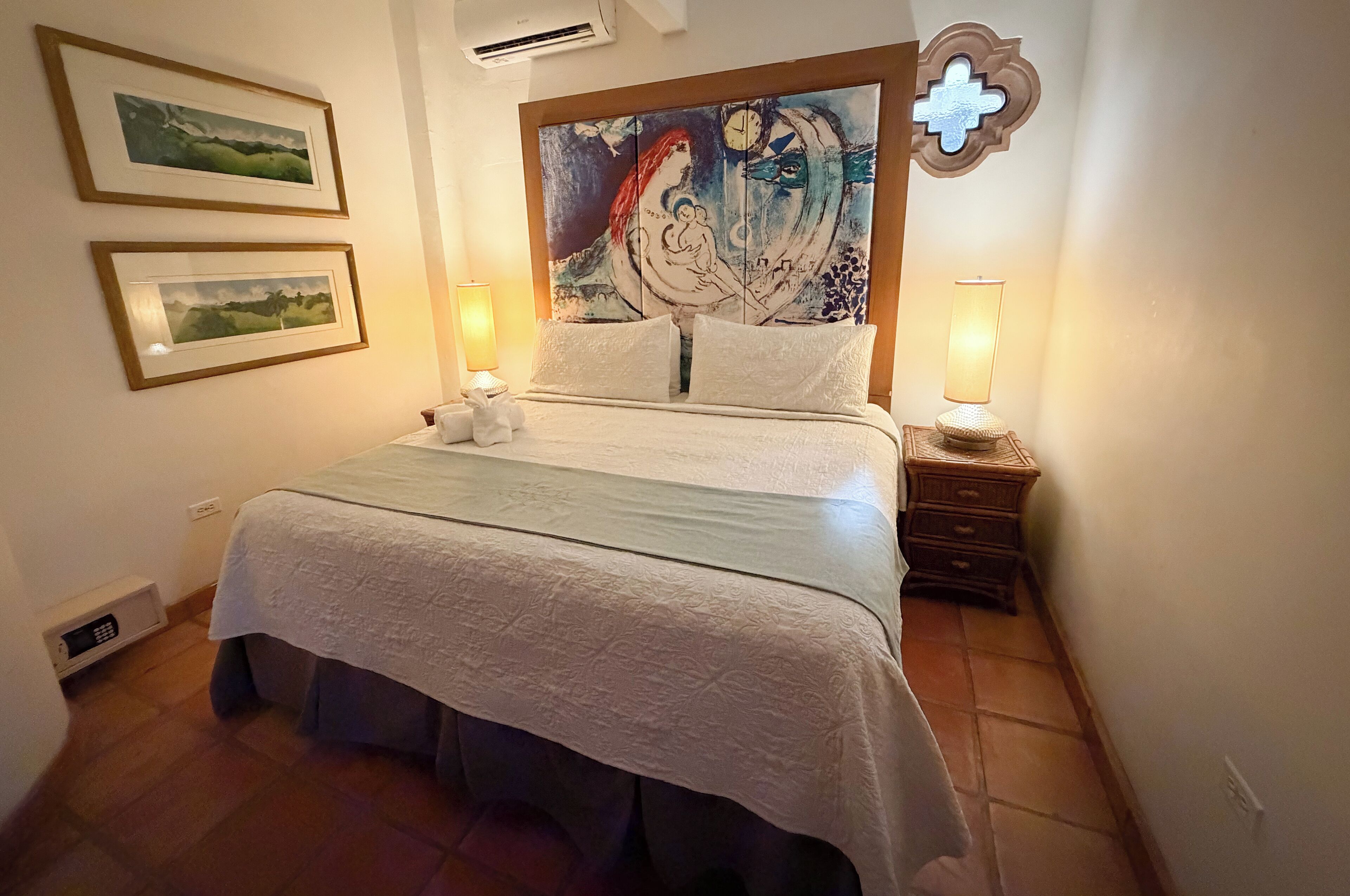 Double King | Blackout curtains, iron/ironing board, free WiFi, bed sheets