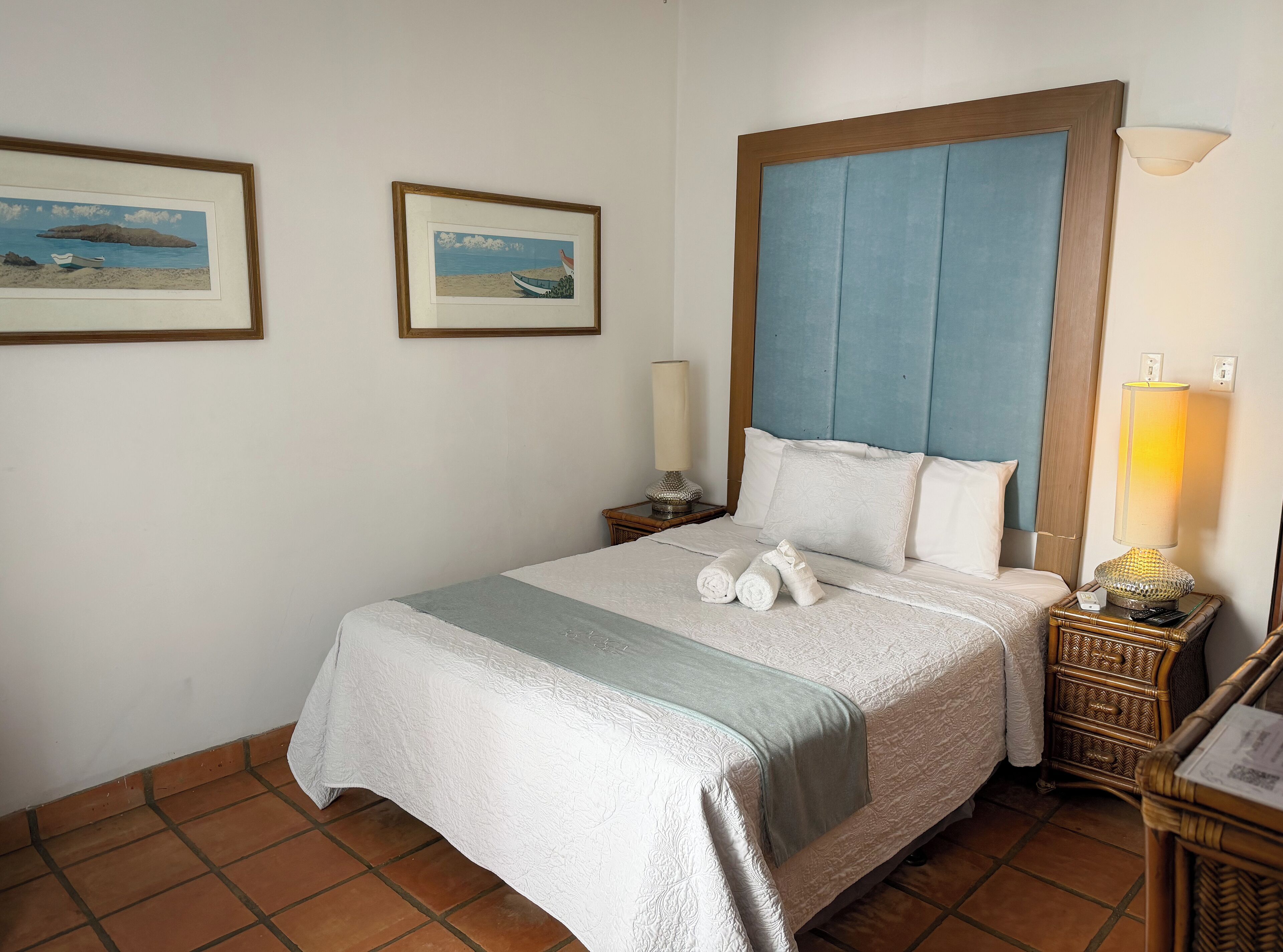 Queen Ocean View | Blackout curtains, iron/ironing board, free WiFi, bed sheets