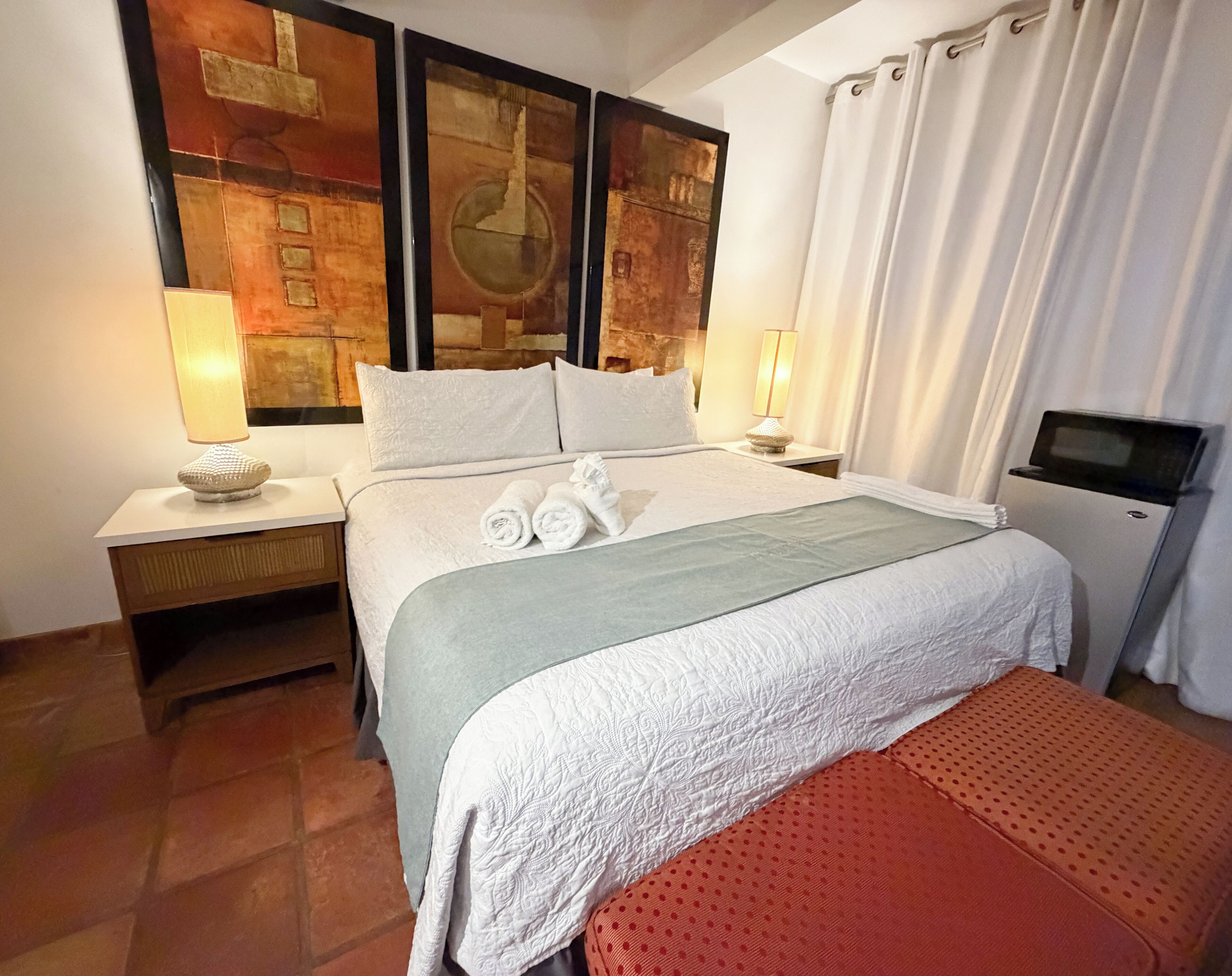 King Deluxe Accessible | Blackout drapes, iron/ironing board, free WiFi, bed sheets