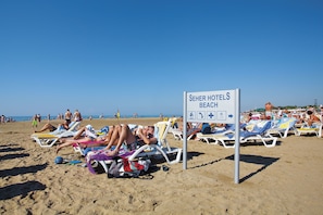 Private beach, sun-loungers, beach umbrellas, beach towels - Seher Resort & Spa (Manavgat)