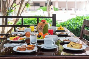 Free daily continental breakfast  - Vila Gale Fortaleza (Fortaleza)
