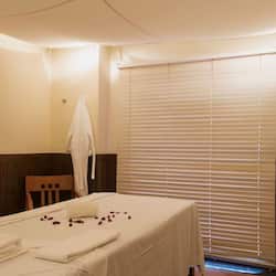 Sauna, hot tub, steam room, body treatments, hydrotherapy, aromatherapy
