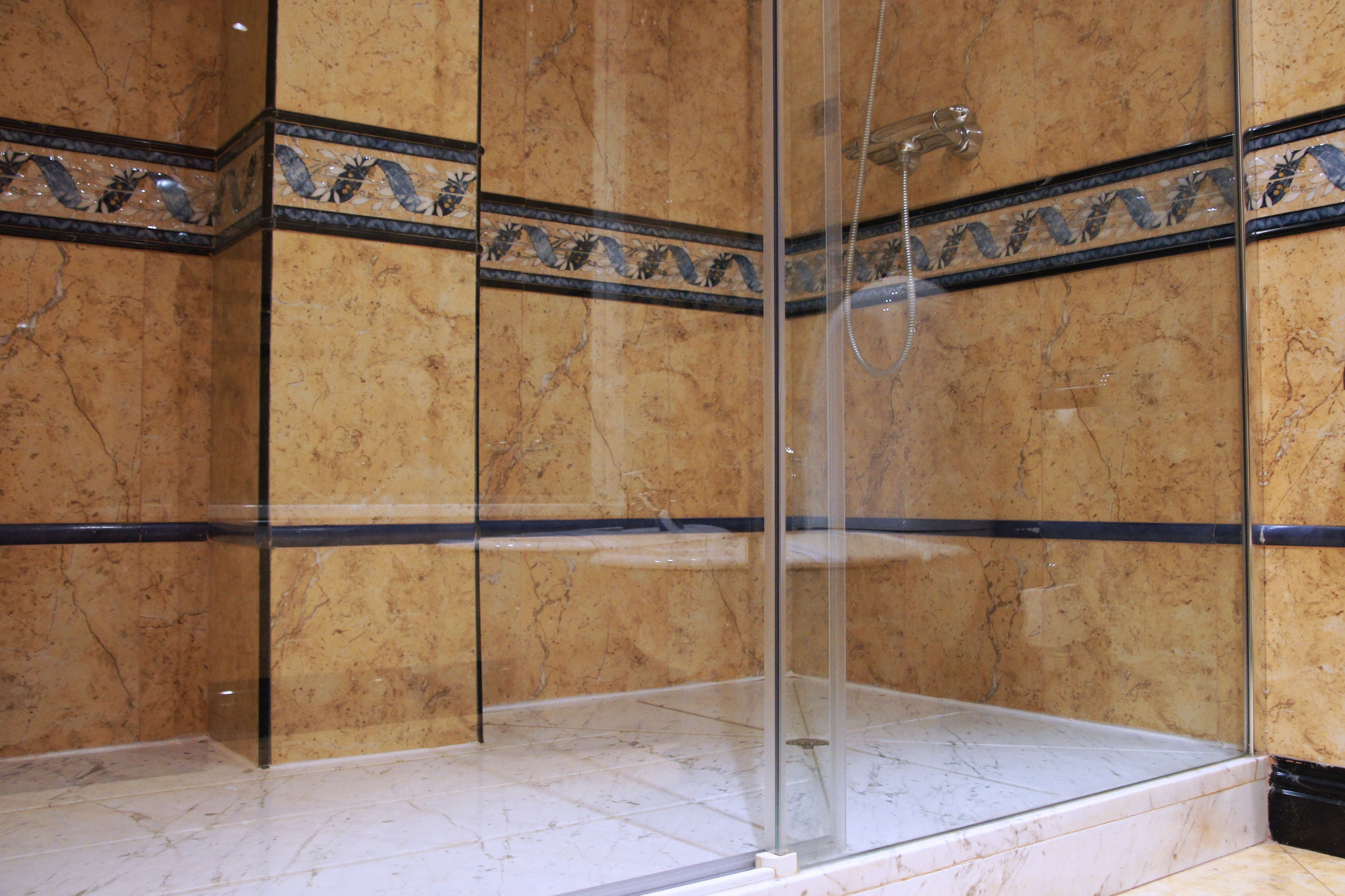 Suite | Bathroom shower