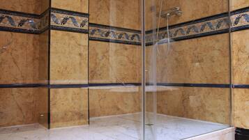 Suite | Bathroom shower