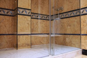 Suite | Dusj på badet