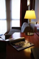 Suite junior | Zona de estar | Televisión de pantalla plana de 32 pulgadas con canales por satélite
