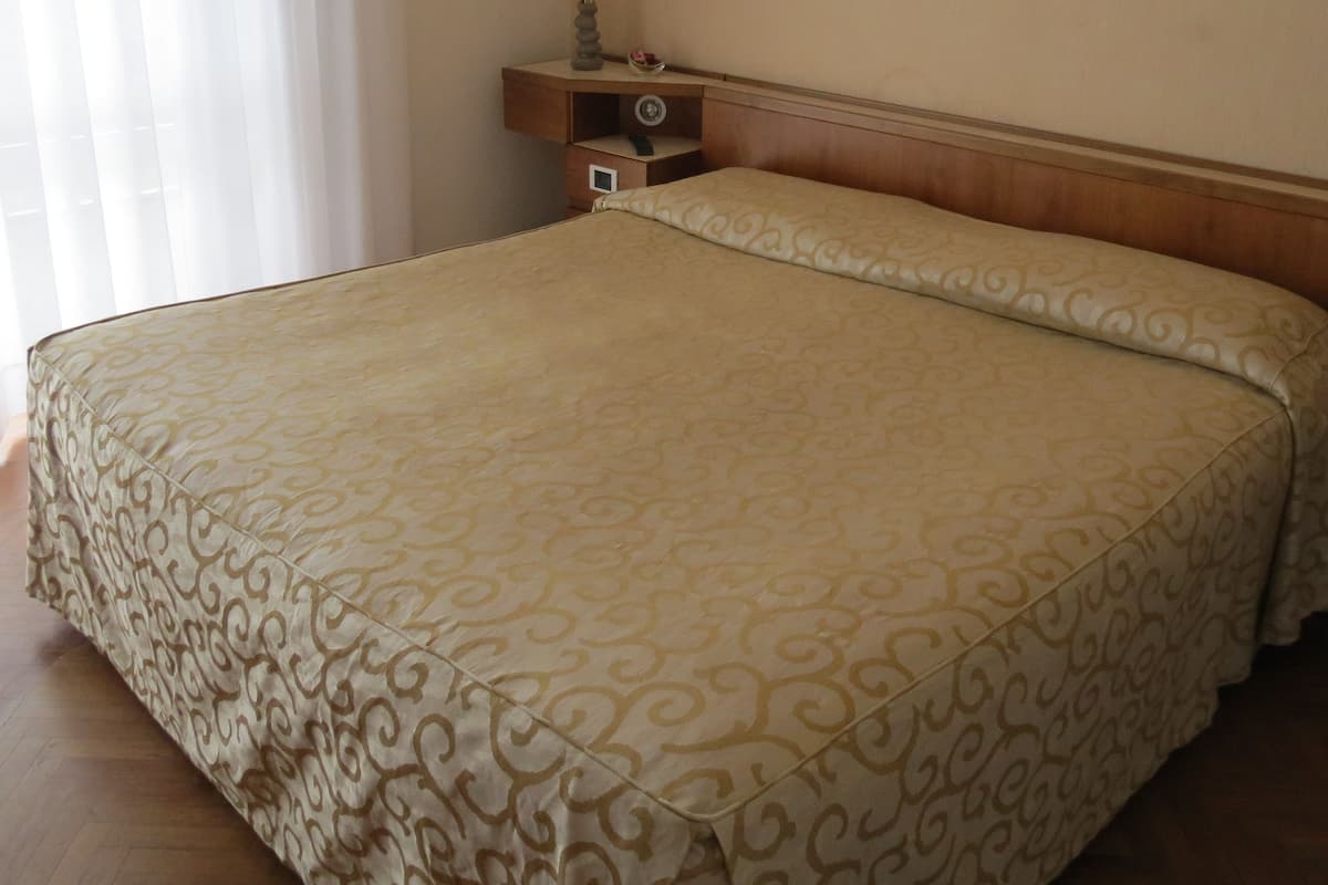 Single Room | Minibar, in-room safe, desk, free WiFi
