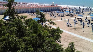 Beach nearby, sun-loungers, beach umbrellas