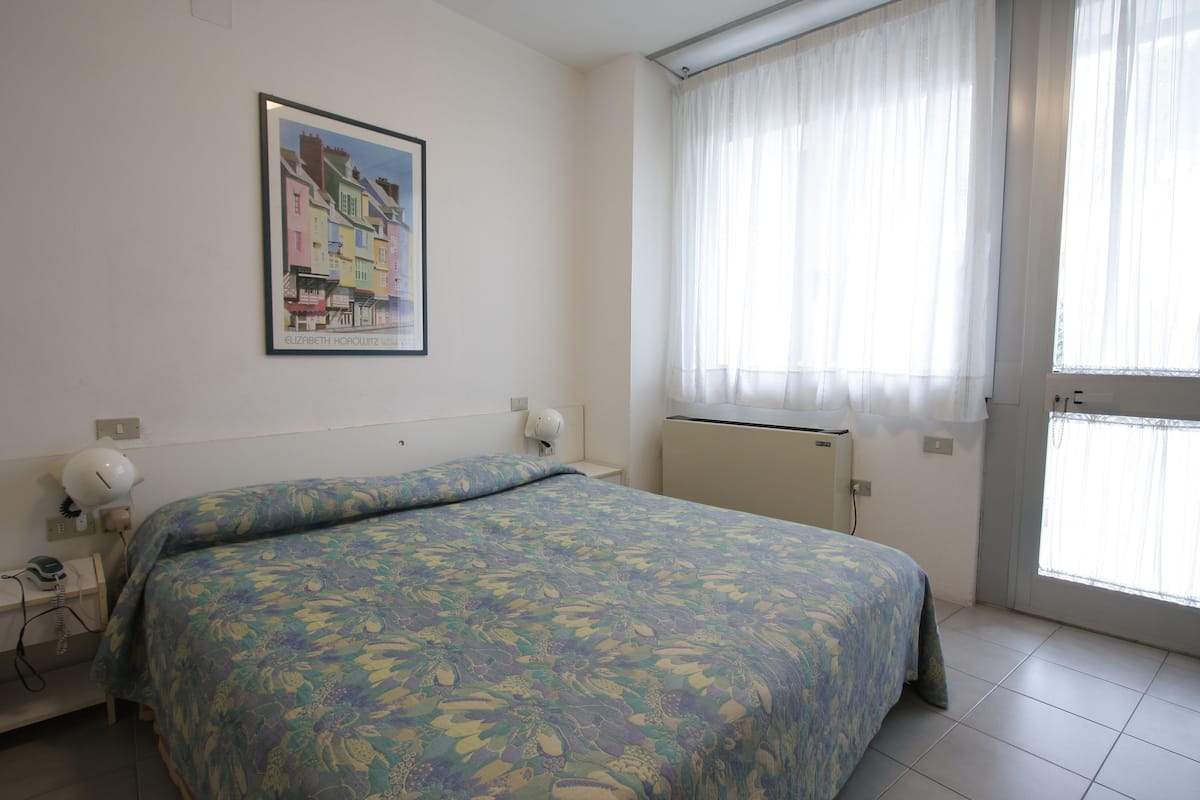 Studio, Balcony | Minibar, in-room safe, desk, free WiFi