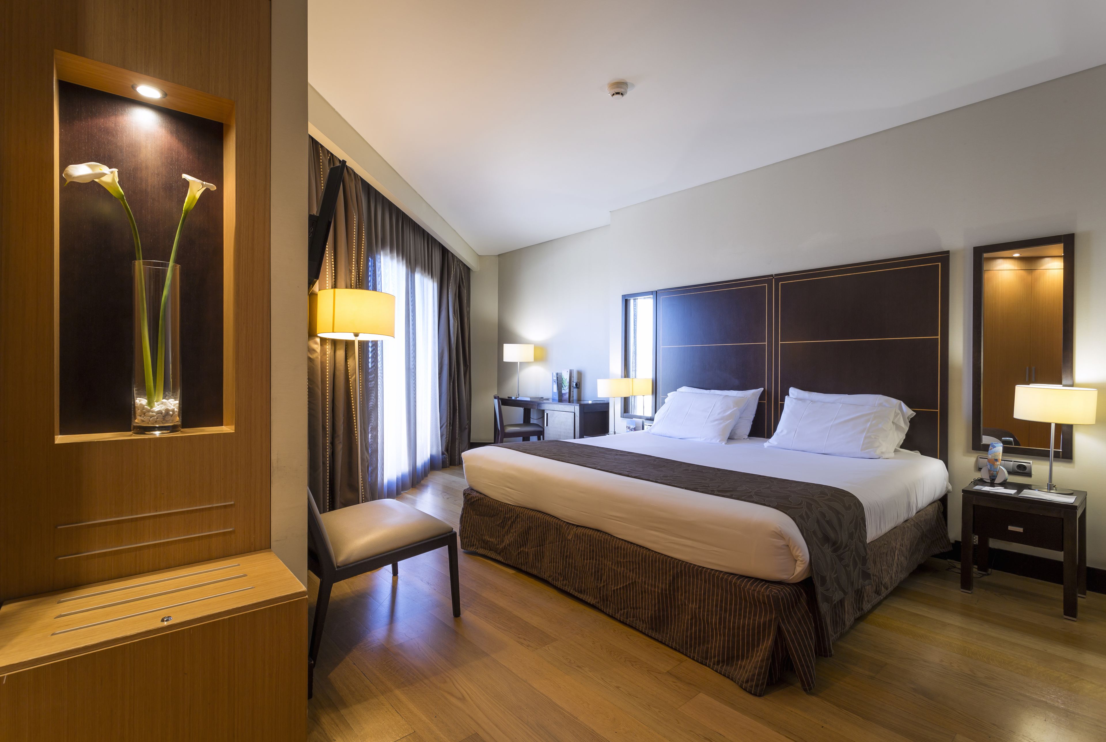 standard double or twin room | 1 bedroom, minibar, in-room safe, desk