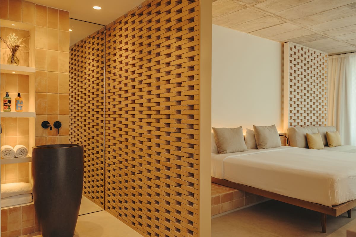 1 sovrum, allergitestade sÀngklÀder och minibar