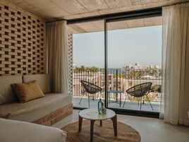 Ropa de cama hipoalergénica y minibar 