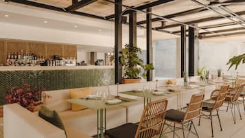 Tägliches Frühstücksbuffet gegen Gebühr