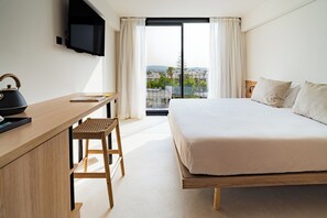Chambre Double Confort, vue piscine | Literie hypoallergénique, minibar, coffres-forts dans les chambres