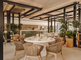 2 ristoranti; aperti a colazione, a pranzo, a cena e per il brunch