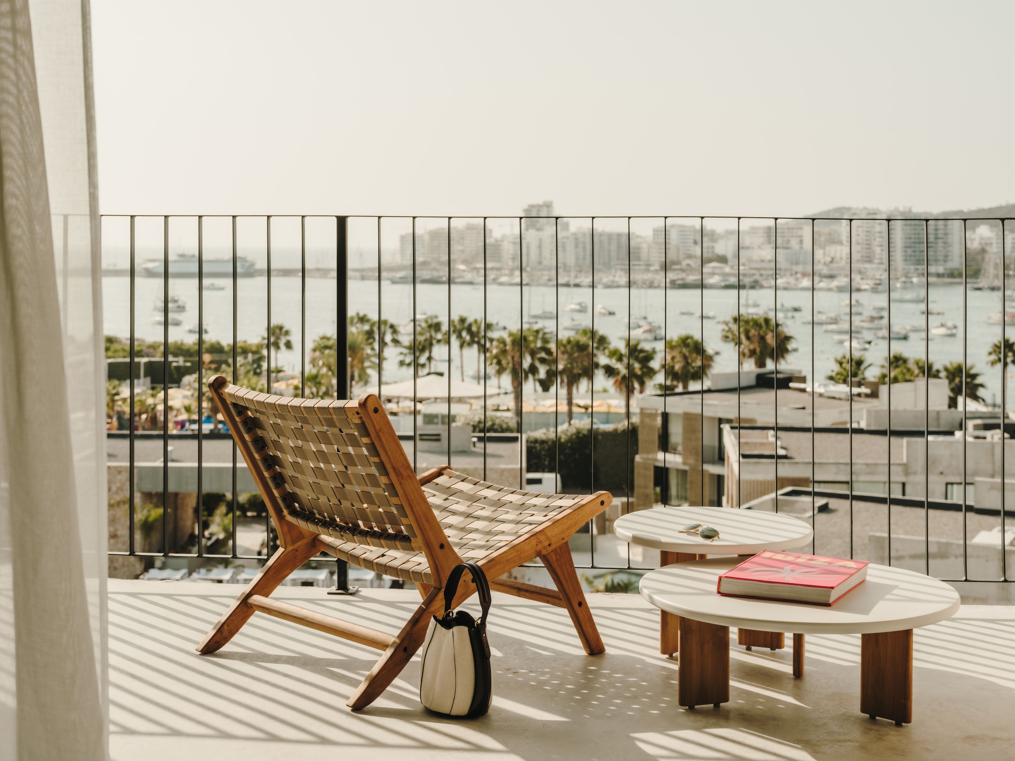Grand-Studiosuite, Terrasse, Meerblick | Allergikerbettwaren, Minibar, Zimmersafe, Verdunkelungsvorhänge