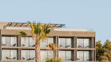 Premium Room, Terrace, Sea View | Hypo-allergenic bedding, minibar, in-room safe, blackout curtains