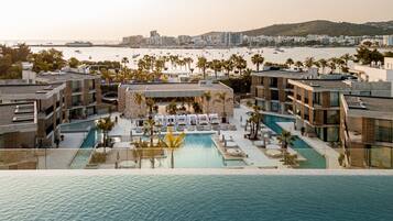 3 buitenzwembaden, gratis zwembadcabana's en parasols bij het zwembad